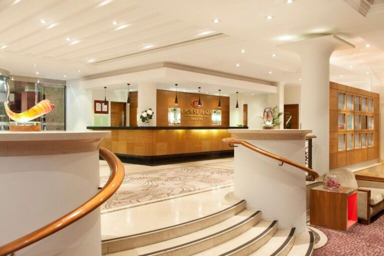 Lightsave Projects Case Study Crowne Plaza Reading Lobby
