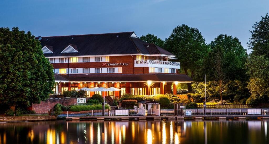 Lightsave Projects Case Study Crowne Plaza Reading Exterior