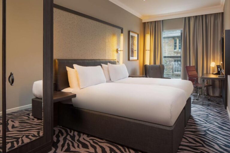 Doubletree by Hilton Edinburgh City Centre Bedroom