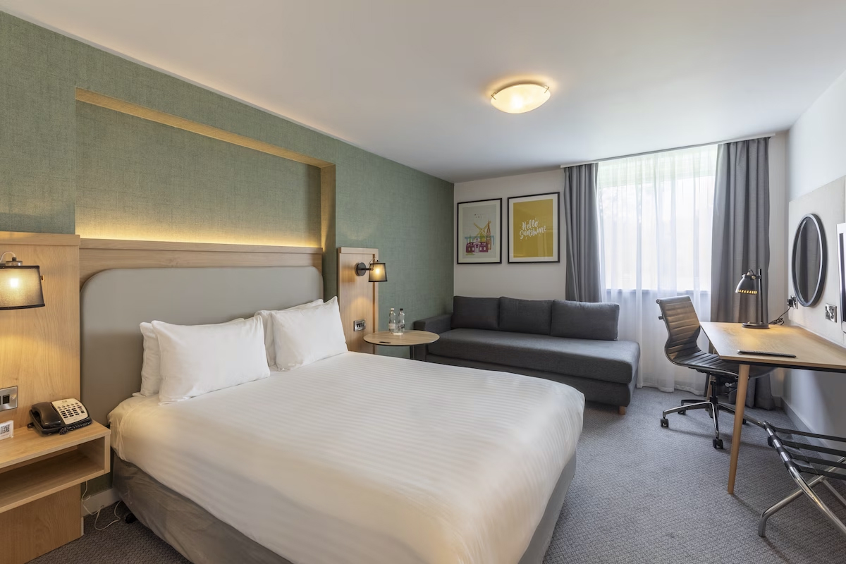 Lightsave Projects Case Study Holiday Inn Brentwood Bedroom