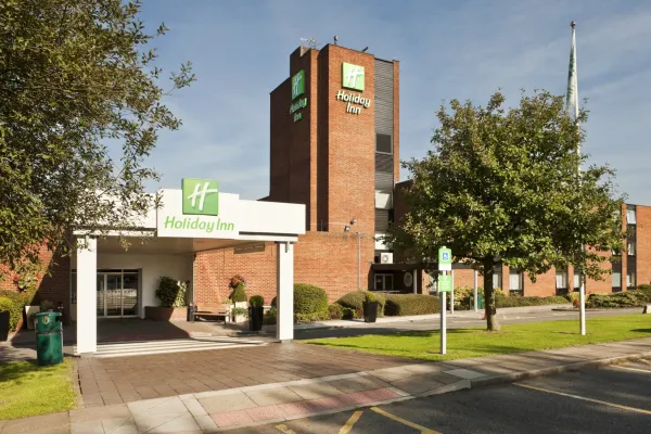 Lightsave Projects Case Study Holiday Inn Brentwood Exterior