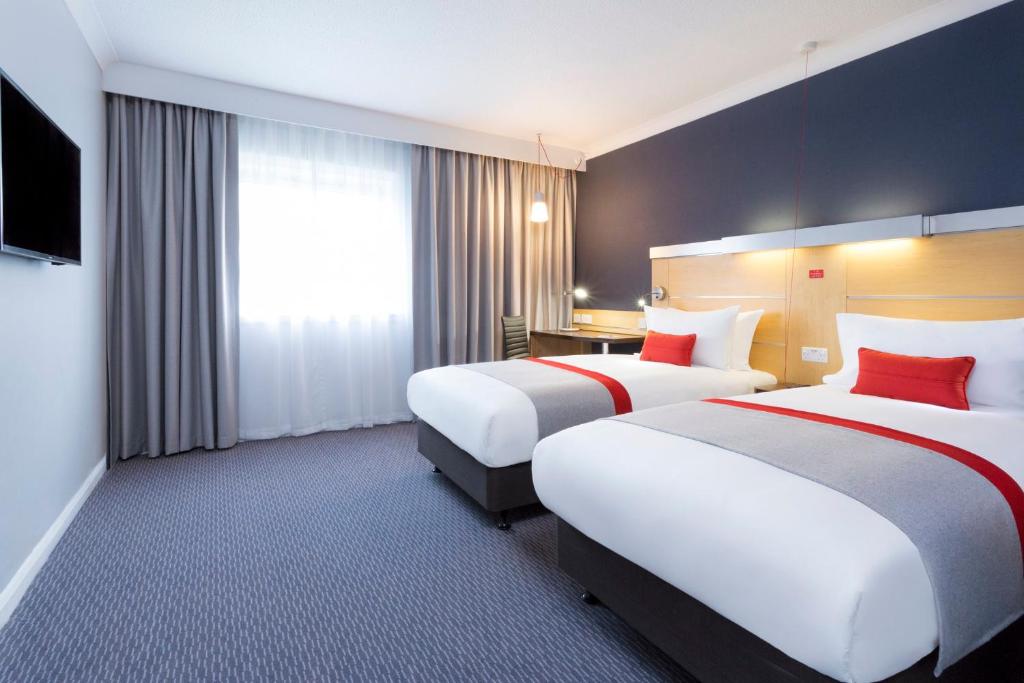 Holiday Inn Express Earl's Court Bedroom