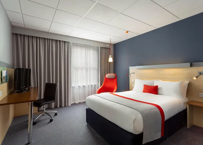 Holiday Inn Express Edinburgh Bedroom