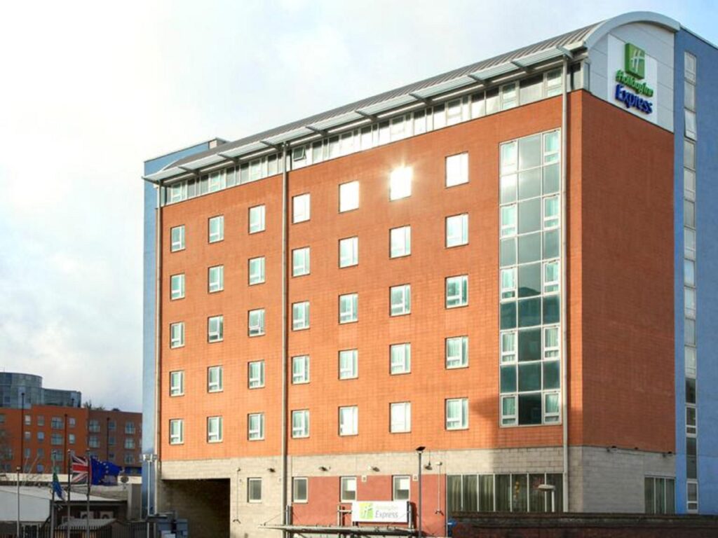 Holiday Inn Express Limehouse Exterior