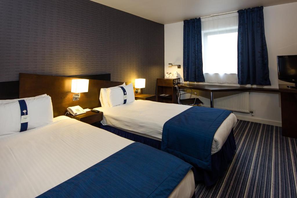 Holiday Inn Express Royal Docks Bedroom