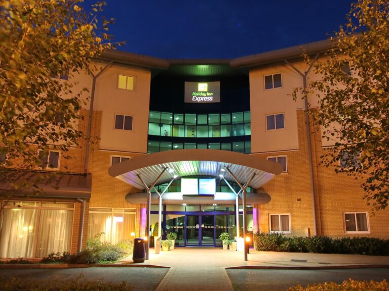 Holiday Inn Express Southampton Exterior