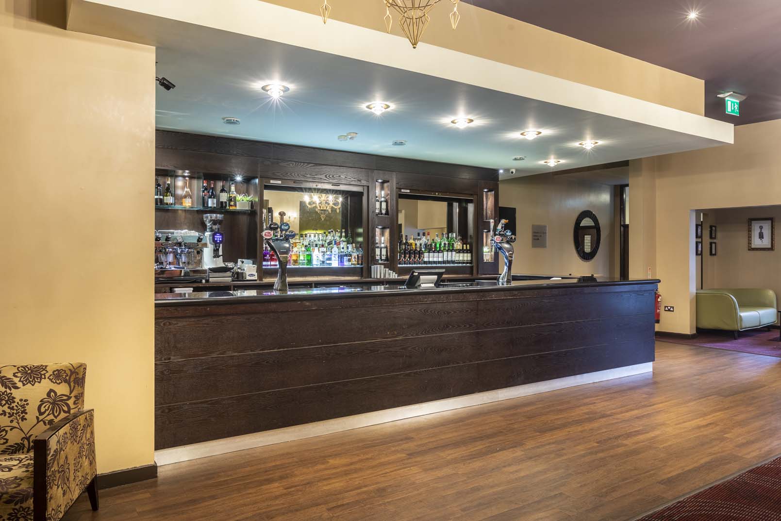 Best Western Gloucester Bar