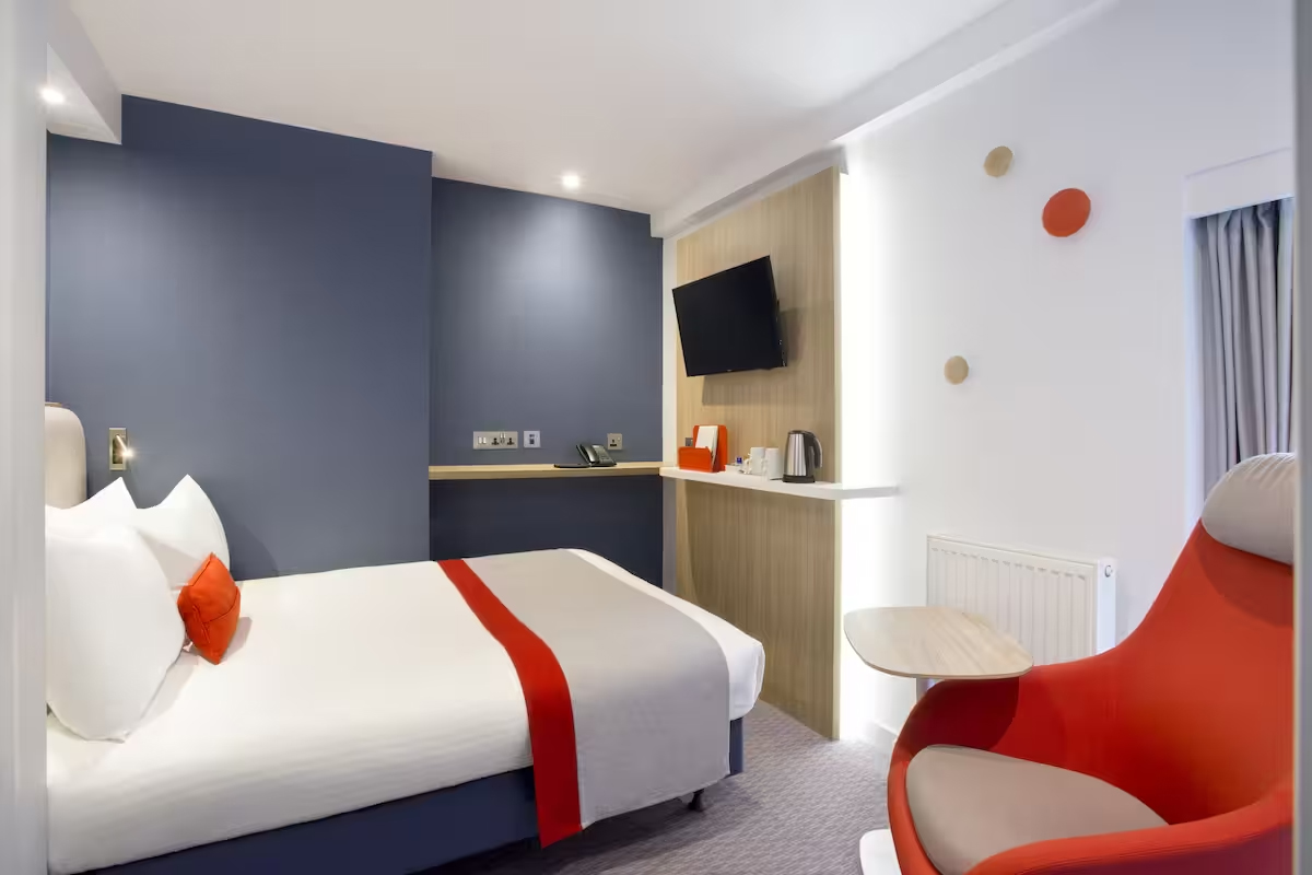 Holiday Inn Express Southwark guest room after LED lighting upgrade by Lightsave Projects.