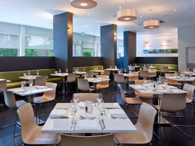 An image showing the restaurant area of the Holiday Inn, Maidenhead