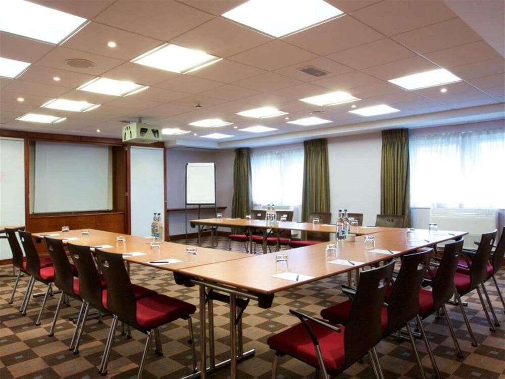 Meeting room at Best Western Cambridge Bar Hill Hotel where panel lighting and ceiling tiles were installed by Lightsave Projects.