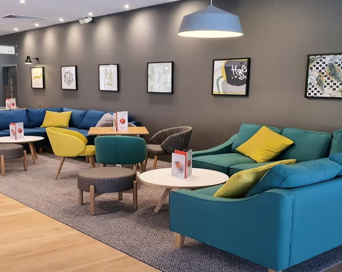 Holiday Inn Aylesbury Lounge Area